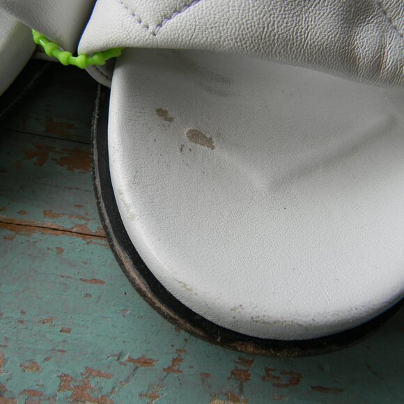 PRADA WHITE QUILTED COMFORT LEATHER SLIDES SANDALS LOGO SZ 37.5 - Picture 3 of 9